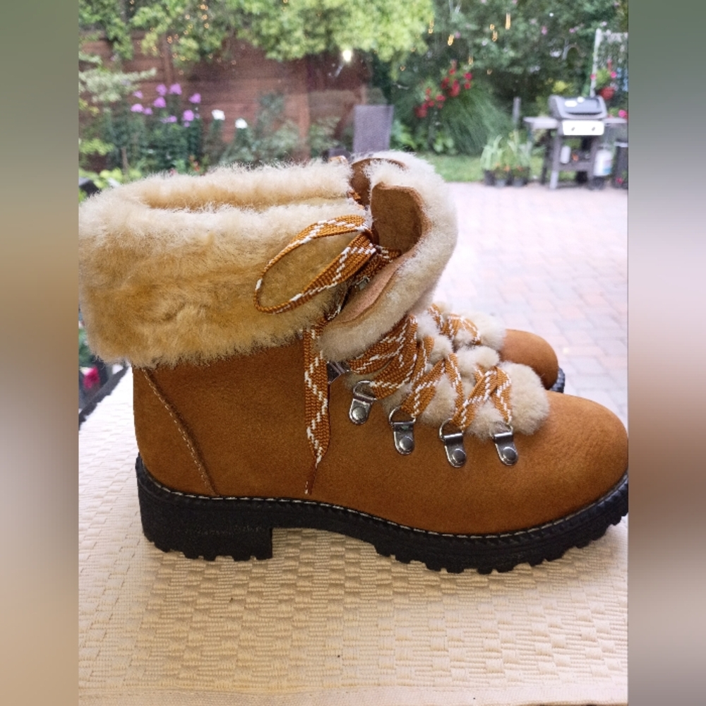 NWT.J. Crew Brown and Cream Winter Boots with Sherpa Lining.Size 6M - Picture 3 of 9